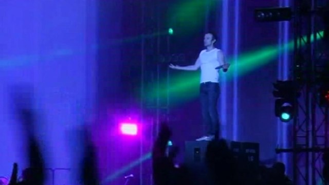 Ukrainian band sings for unity in capital Kiev