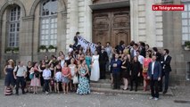 Rennes. Les intermittents organisent un faux mariage place de la mairie.