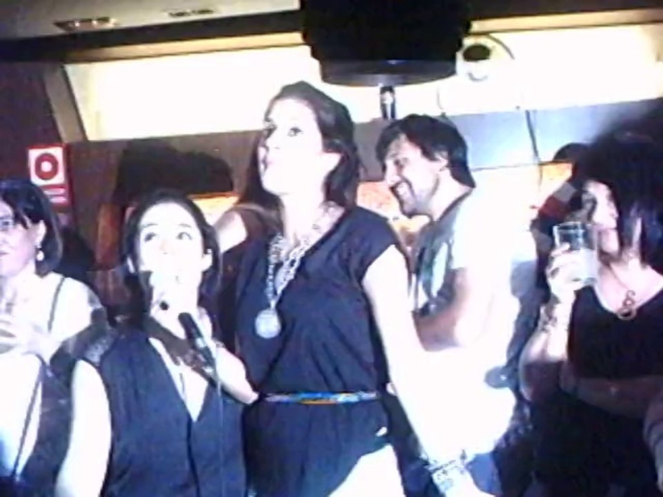 HyMFiestaMadrid,en el karaoke, Mariay Silvii