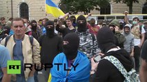 Ukraine: Nationalists clash with anti-war march in Kiev