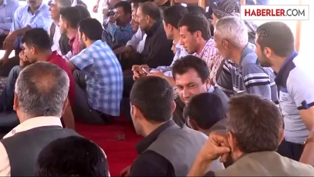 Maden işçilerinden oturma eylemi -