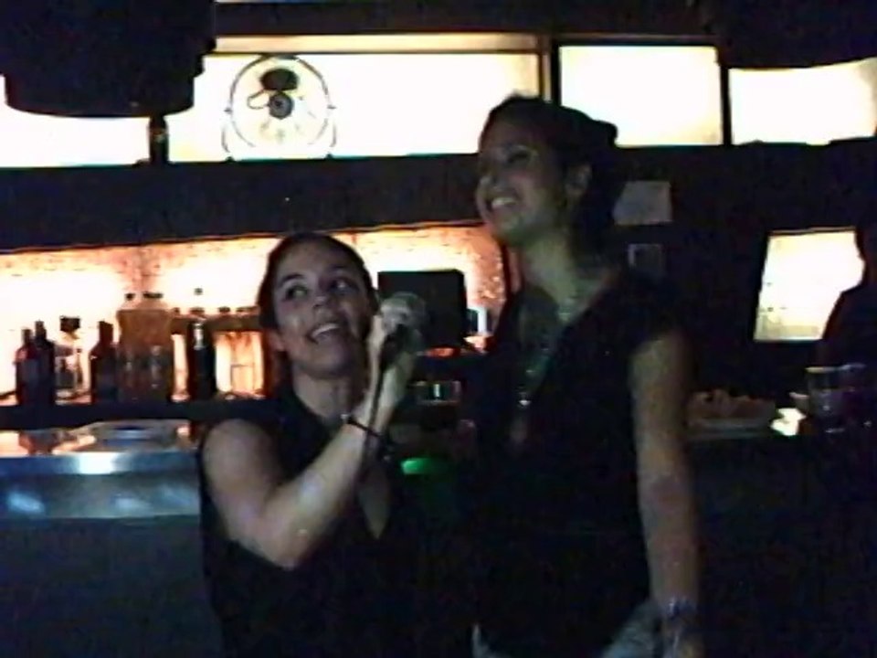 HyMFiestaMadrid, en el karaoke Maria y Silvii