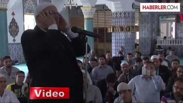 Ezan Okuma Yarışmasında Gözyaşı Döktüler