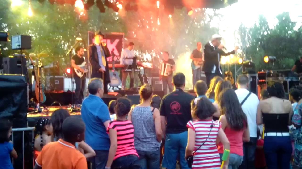 HK et les Saltimbanks les temps moderne