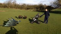 Deux dragons attaquent un golfeur (Pub Blinkbox)