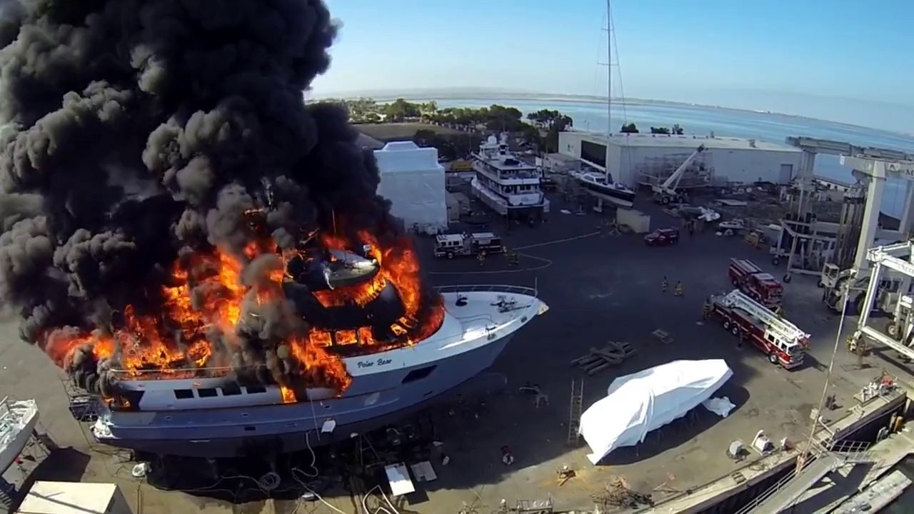 Un yacht à 17,6 millions d'euros en flammes