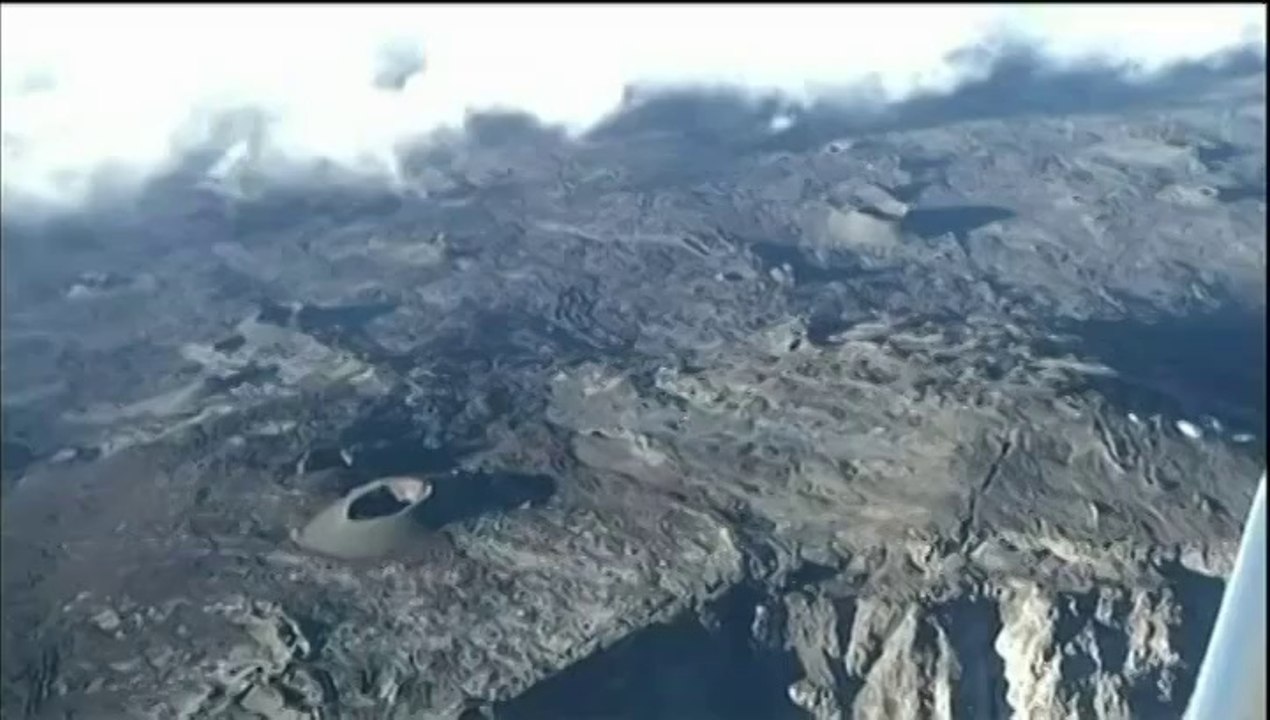 VIDEO  Réunion : le volcan du Piton de la Fournaise se calme après 24 heures d'activité
