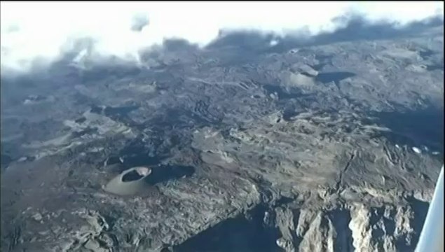VIDEO Réunion : le volcan du Piton de la Fournaise se calme après 24 heures d'activité