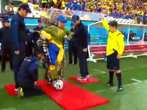Brasil 2014, Puntapie inicial con ayuda de nuevas tecnologias, Exoesqueleto