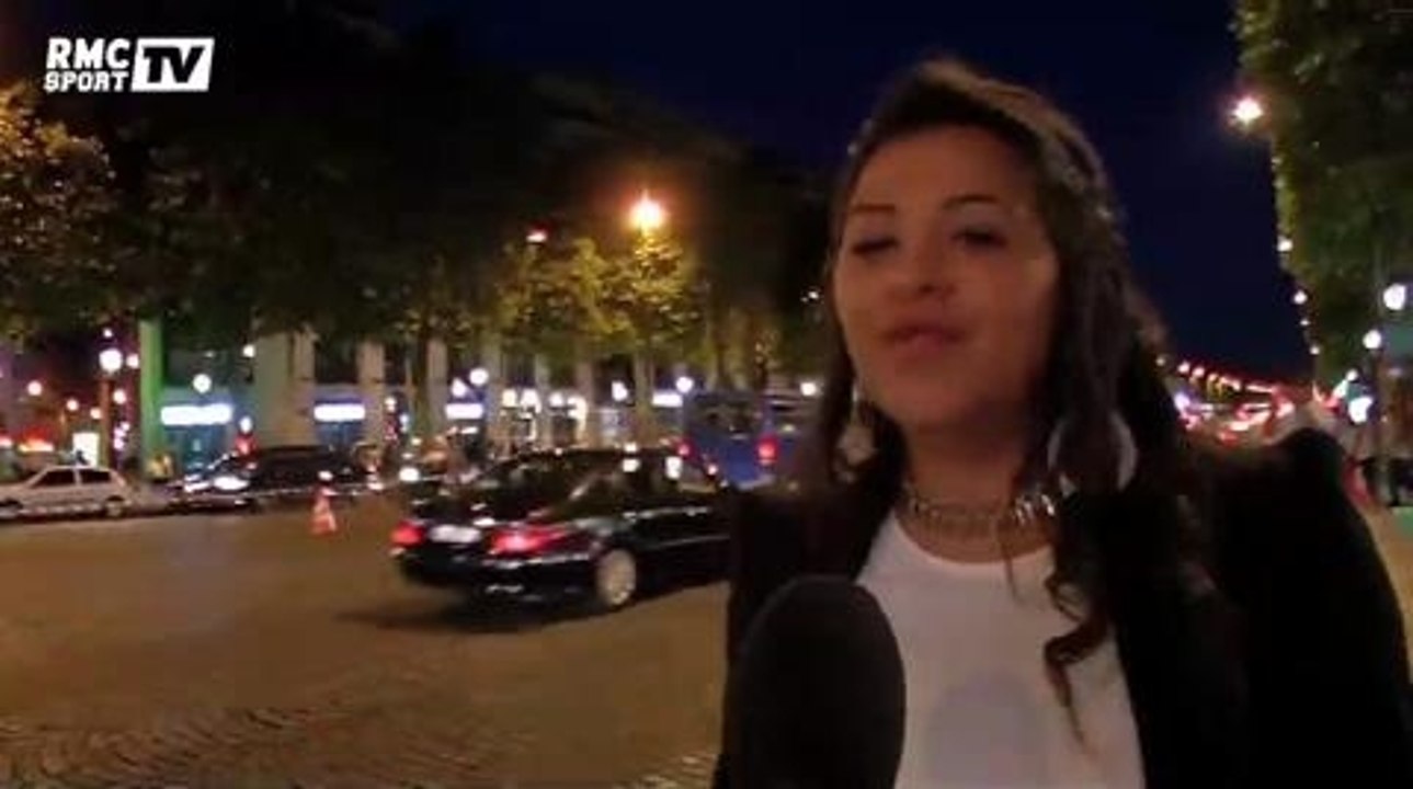 Football / La joie des supporters algériens sur les Champs-Élysées - 22/06