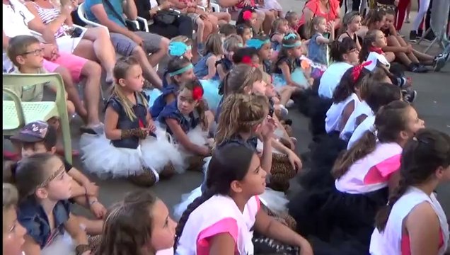 VARNEWS.FR sur le Cours Bouge de Salernes Spectacle M’CI DANSE Dimanche 22 Juin 2014 organisé par VERA VAGH adjointe à la culture en présence de VIRGINIE LANZA adjointe aux associations de la Mairie de Salernes Dracénie Var