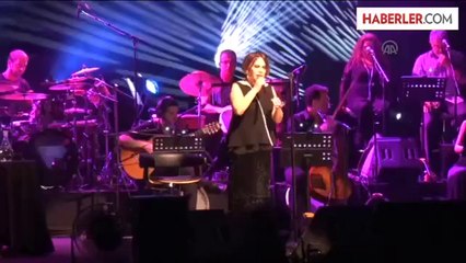 Sezen Aksu Alanya'da hayranlarıyla buluştu -