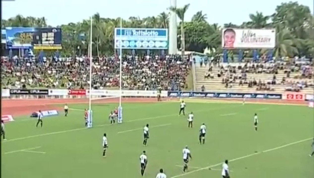 Fidji - Samoa : Quand un Fidjien tente de stopper une pénalité de manière originale...