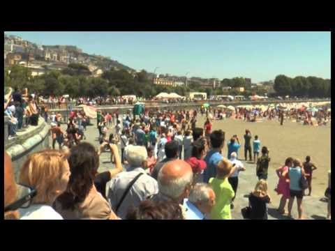 Napoli - Paracadutismo alla Rotonda Diaz -live- (22.06.14)