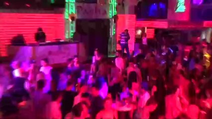 Bir futbolcu - şarkıcı aşkı daha mı ?