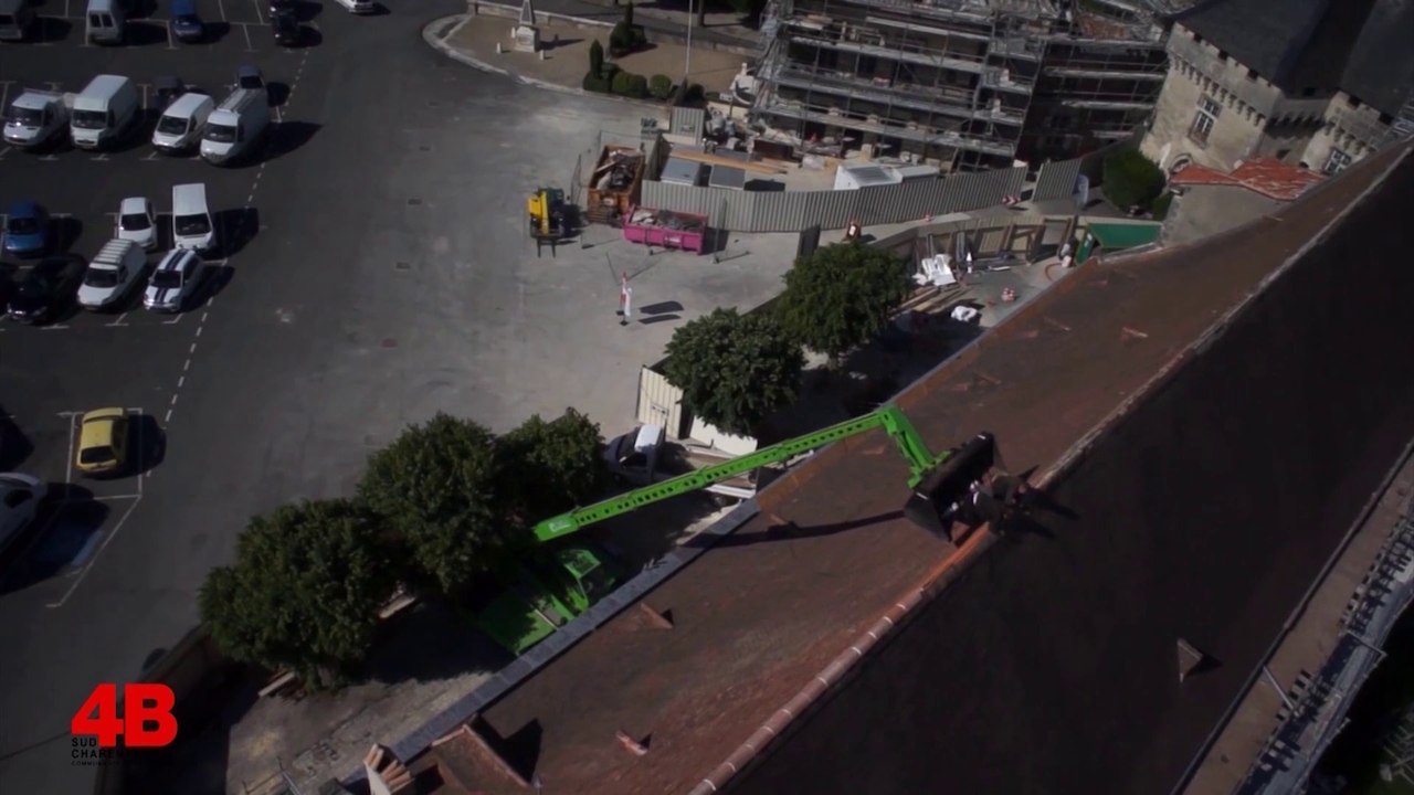 Renovation du Chateau de Barbezieux: prises de vues aeriennes