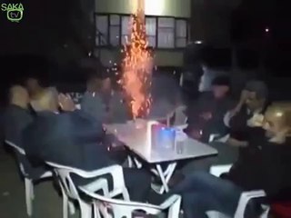 Havai Fişek Patlatan Dayılar