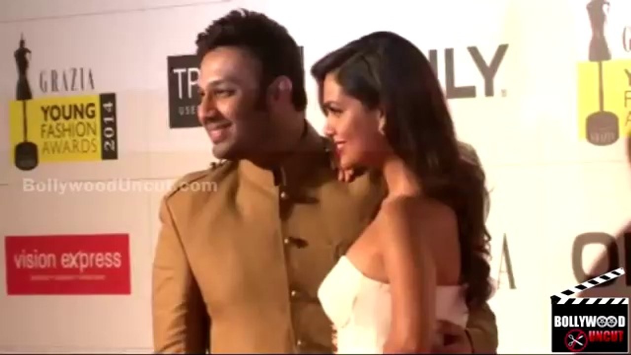 Esha Gupta EXPOSES TOO MUCH   CAUGHT by BOLLYWO...