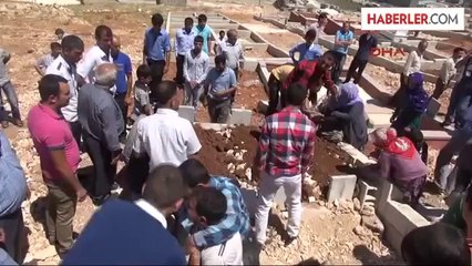 Baba ve 2 Oğlu, Yan Yana Toprağa Verildi