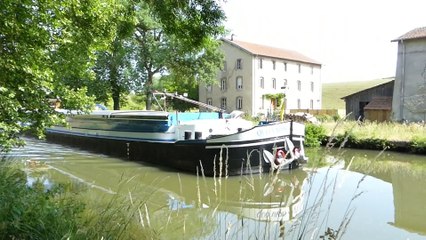 Péniche sur le canal des Vosges, du côté de Tonnoy