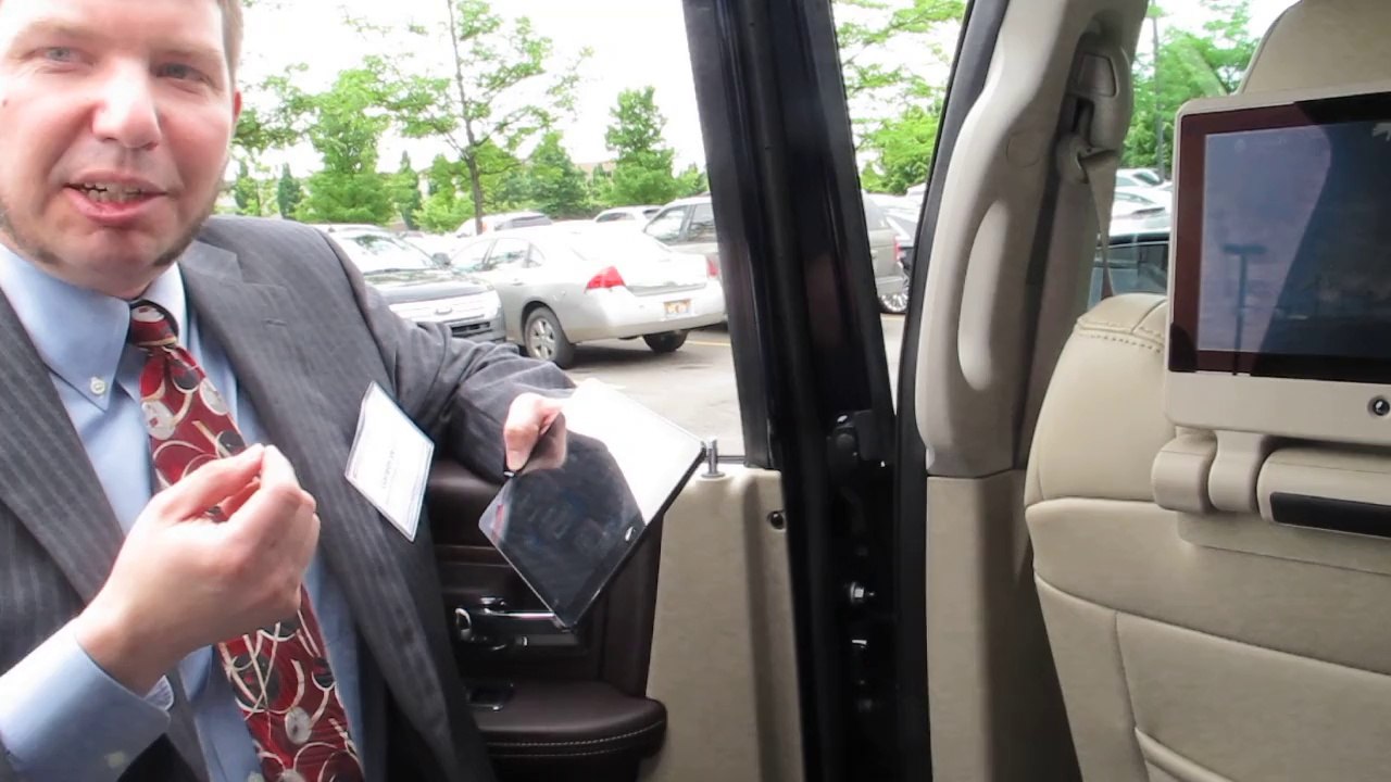 FLEXConnect by Mitsubishi Electric Explained by Gareth Williams In-Vehicle Infotainment System Bob Giles NewCarNews.TV