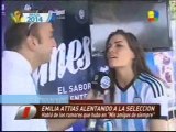 Emilia Attias alentando a la Selección