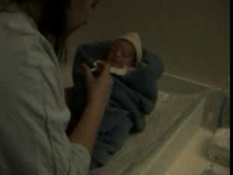 Maternité première tété