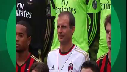 Pentelho: Balotelli perturba amigos em foto oficial do Milan