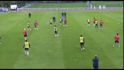 Que humilhação! Ribery dá lambreta durante treino