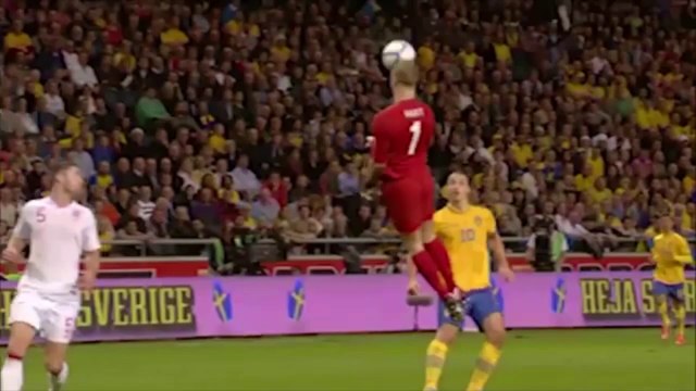 Relembre o gol de Ibrahimovic que venceu o Prêmio Puskas de 2013