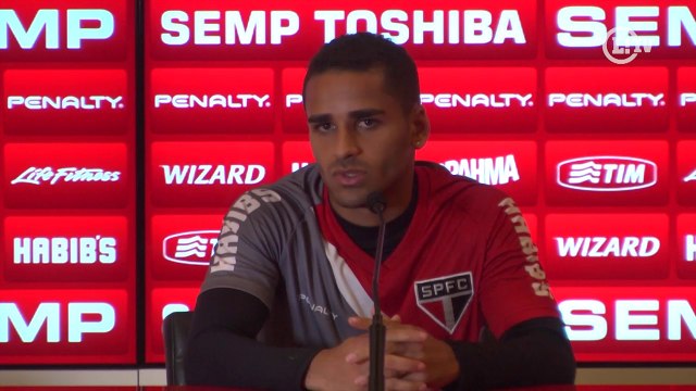 Douglas vê evolução no seu futebol e já sente mais apoio