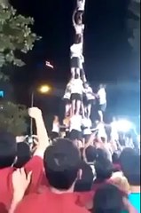 Adamlar Gökdelen Dikti