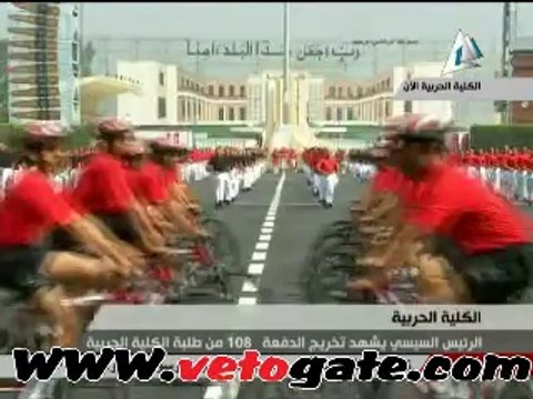 طلاب الكلية الحربية يرسمون علم مصر بعرض دراجات