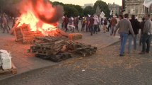 Paris : des agriculteurs en colère envahissent la place de la Concorde