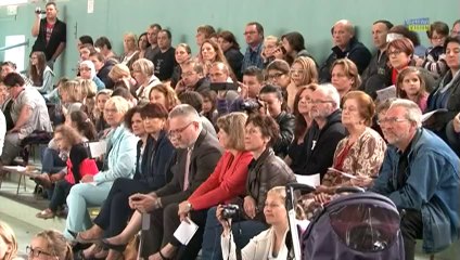 Spectacle:avec les CM2 et une classe de sixième .