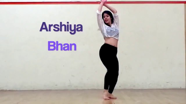 Beautiful Girl Dance - Kamli Kamli