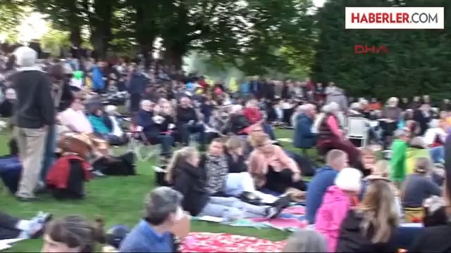 Danimarka Başbakanı Cadılar Bayramında Konutunu Halka Açtı