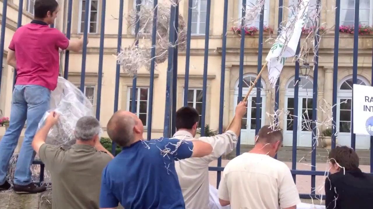 Manifestation des agriculteurs devant la préfecture de Haute-Loire