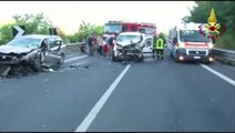 Manocalzati (AV) - Incidente stradale, intervento dei vigili del fuoco (23.06.14)