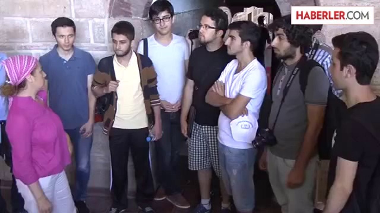 Genç mimar ve mühendisler, tarihi yapıları inceledi -