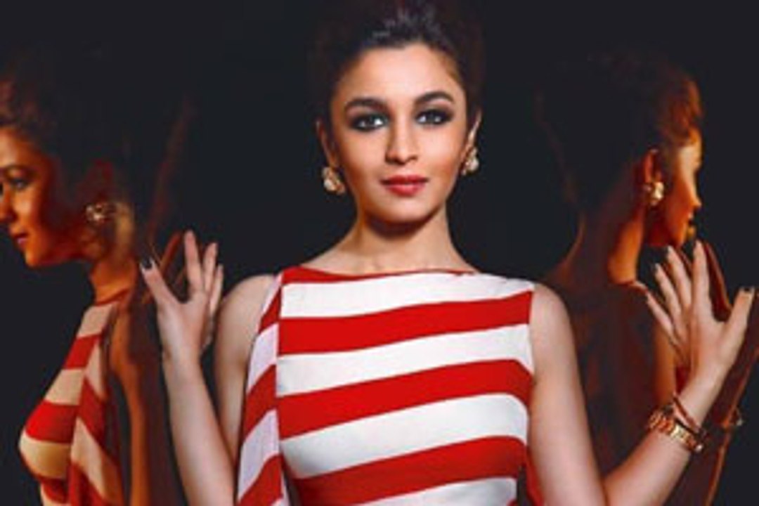 Alia Bhatt grooves to Saturday Saturday despite injury!