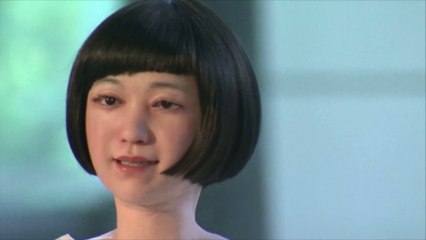 "Je suis nerveuse", confie la femme-robot