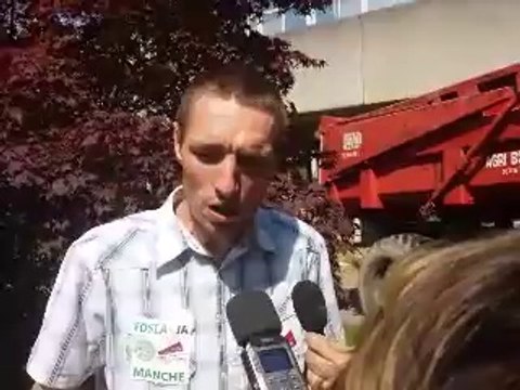 Les agriculteurs de la FDSEA et des Jeunes Agriculteurs manifestent à Saint-Lô