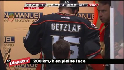 Un hockeyeur se sacrifie pour sauver son équipe / Dr Disaster