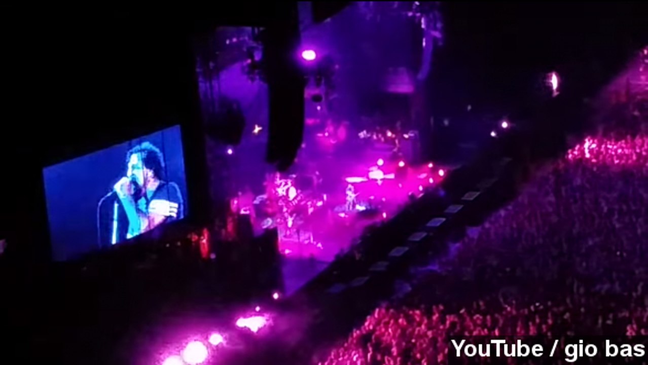 Pearl Jam Performs Cover Of 'Let It Go' From 'Frozen'