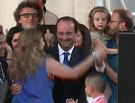 François Hollande danse à l'Elysée - ZAPPING ACTU DU 24/06/2014