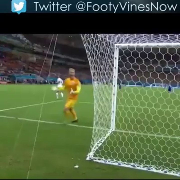 Hahahah Never hide a ball from this guy