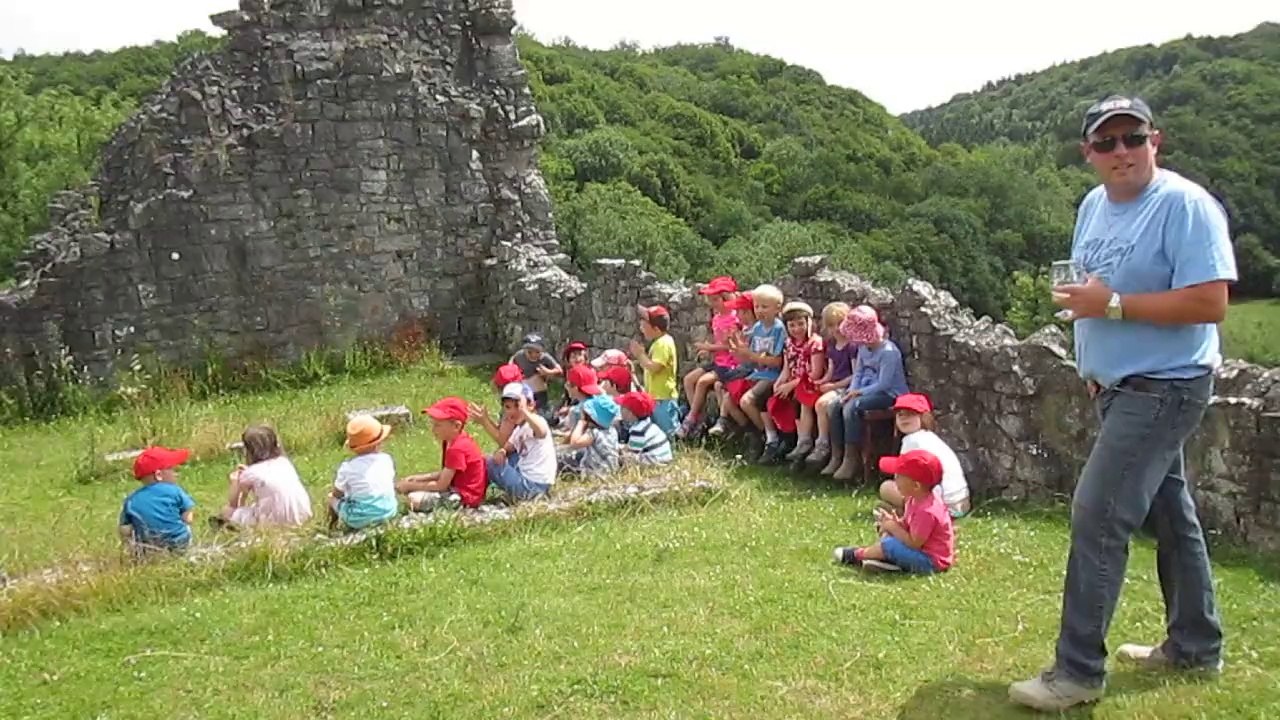 LES FILLES A LA CATAPULTE