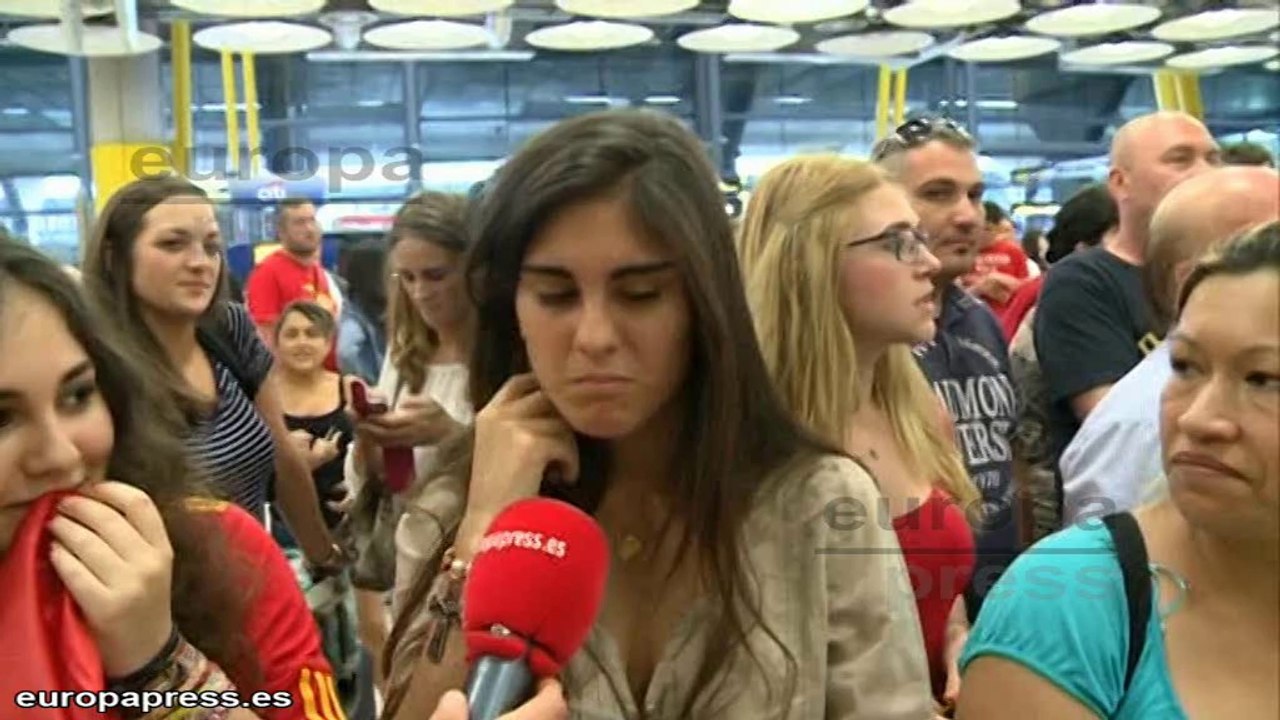 La 'Roja' recibe apoyos a su llegada a Madrid