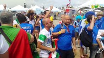 Torcedores italianos fazem festa contra o Uruguai